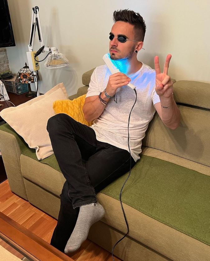 Use of an NB-UVB handheld lamp